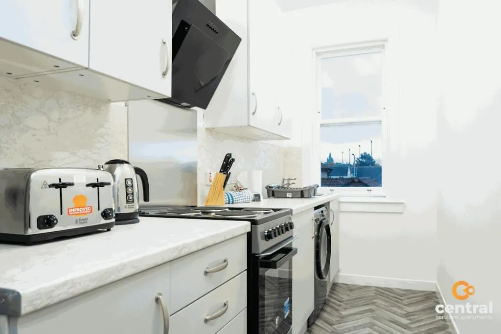Central Serviced Apartments - 2 Bedroom - Modern - Sleeps 4 - 2 X Double Beds - Free Street Parking - Fully Equipped - Short & Long Term Stays Available - Contact Us For Your Requirements Dundee