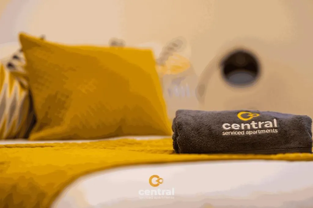 Central Serviced Apartments - 2 Bedroom - Modern - Sleeps 4 - 2 X Double Beds - Free Street Parking - Fully Equipped - Short & Long Term Stays Available - Contact Us For Your Requirements Dundee