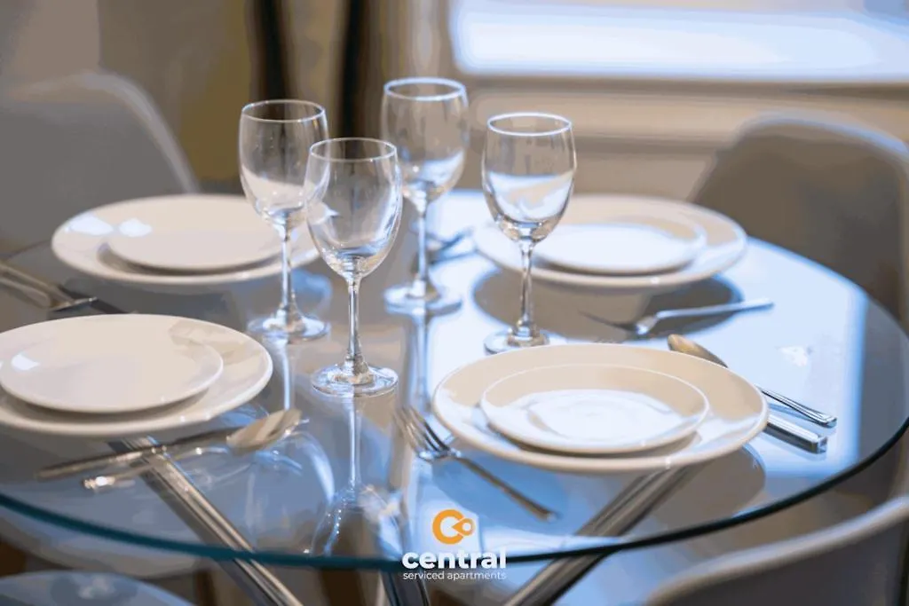 Central Serviced Apartments - 2 Bedroom - Modern - Sleeps 4 - 2 X Double Beds - Free Street Parking - Fully Equipped - Short & Long Term Stays Available - Contact Us For Your Requirements Dundee