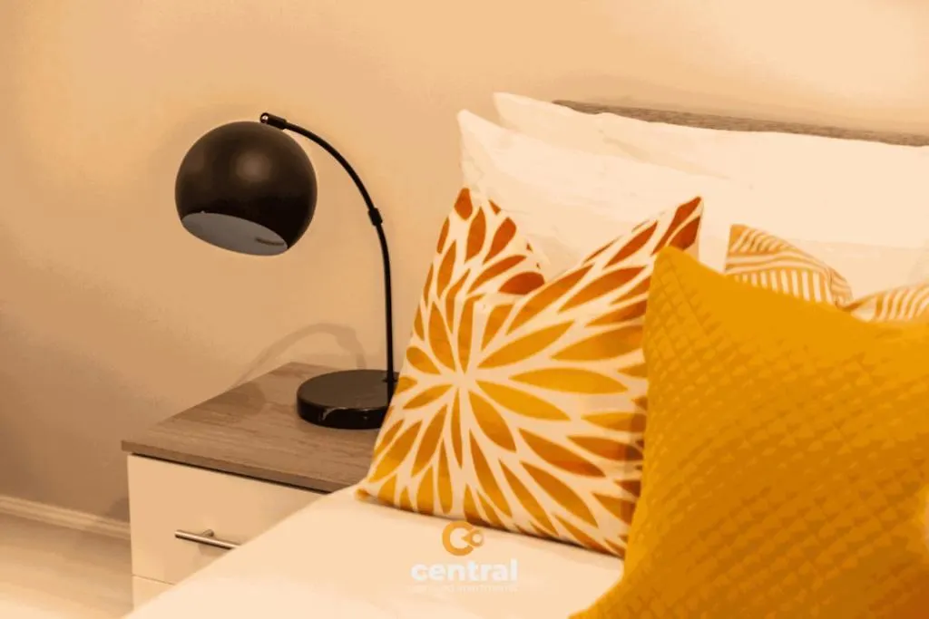 Central Serviced Apartments - 2 Bedroom - Modern - Sleeps 4 - 2 X Double Beds - Free Street Parking - Fully Equipped - Short & Long Term Stays Available - Contact Us For Your Requirements Dundee